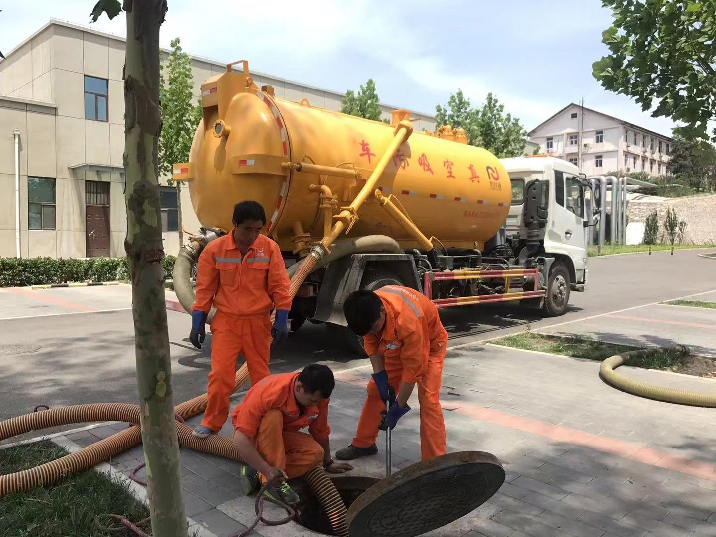 武陵化粪池清理与5-8吨吸粪车施工效率分析